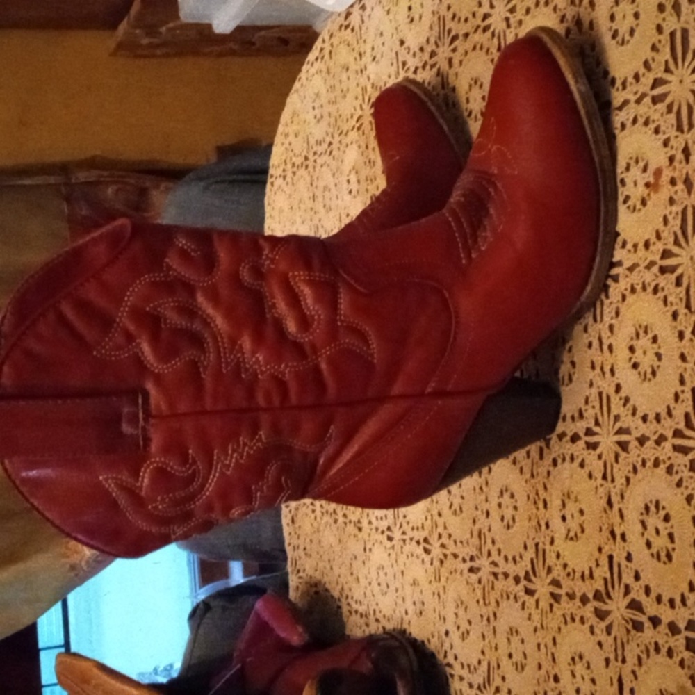 Red Cowboy Boots RUE 21 sz 8/9 Soft & Comfortable in Nice Condition